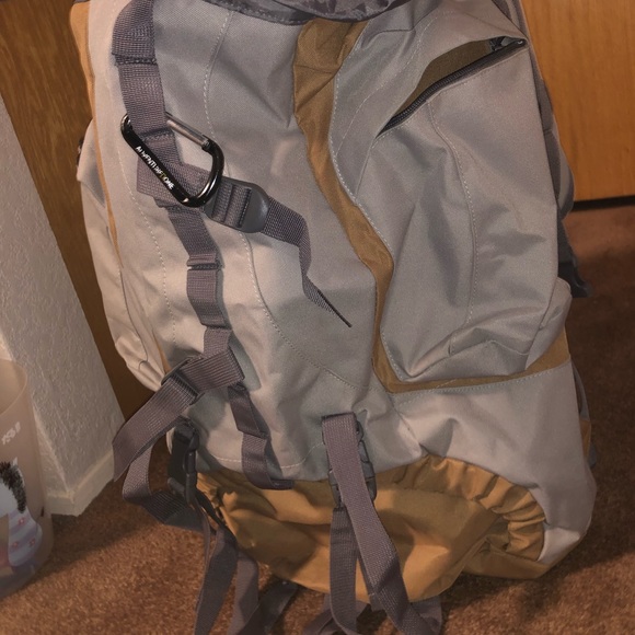 Brand new mountain warehouse Tor 65 L hiking backpack - Picture 1 of 4